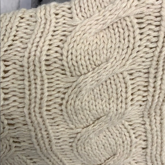 Cable knit sweater - Picture 3 of 4